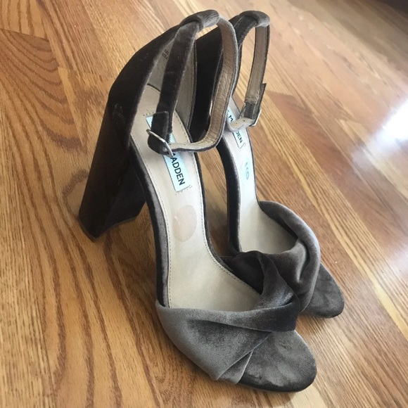 (SOLD) Steve Madden Block Heels - Picture 4 of 10